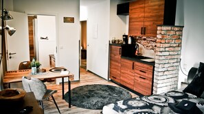 Apartamento de diseño | Cocina privada | Frigorífico, placa de cocina, lavavajillas y hervidor eléctrico