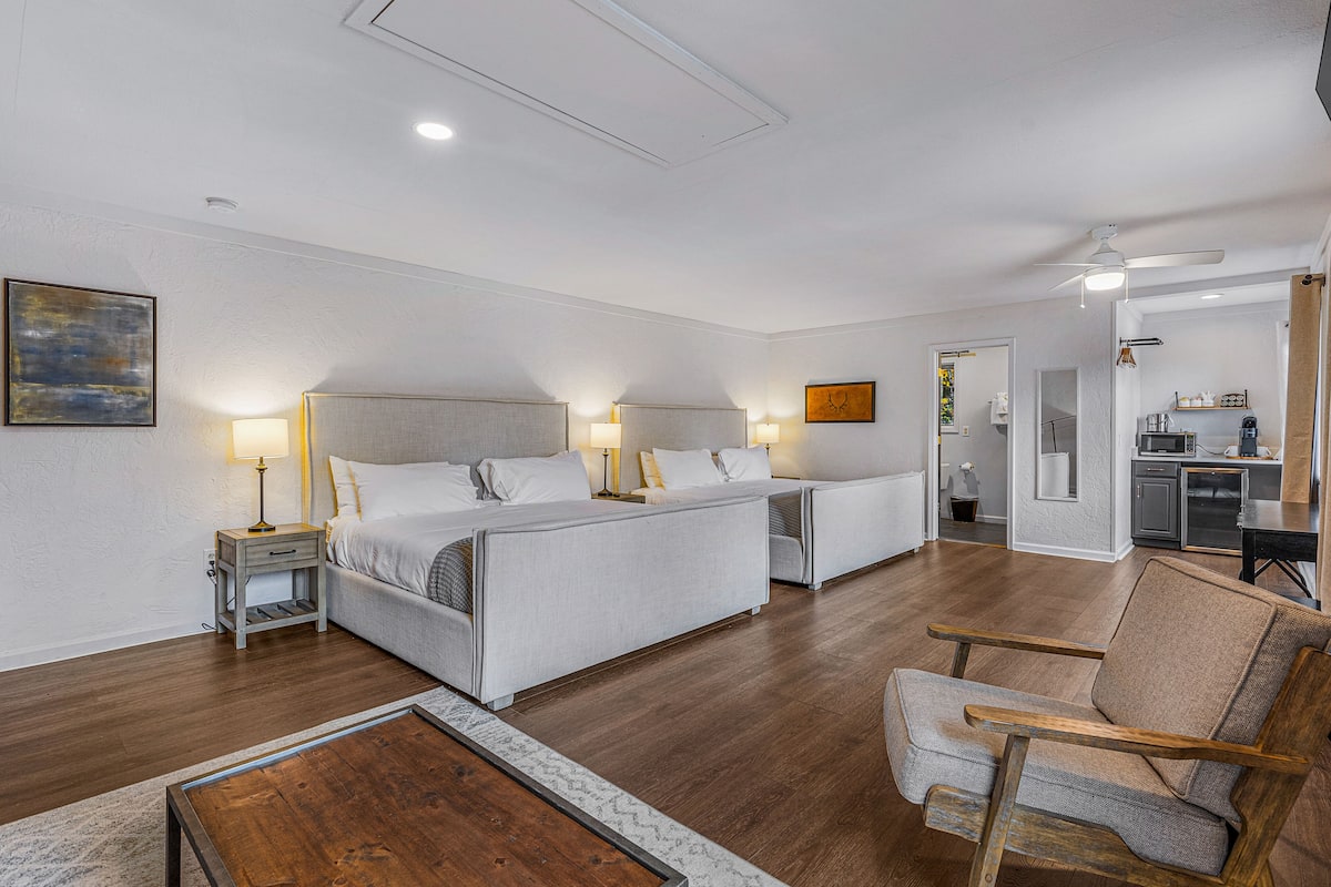 Habitación doble Deluxe | Ropa de cama de alta calidad y camas con efecto memoria