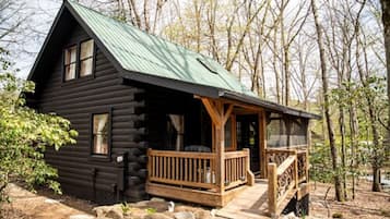 Deluxe Cabin | Premium bedding, memory foam beds, individually furnished