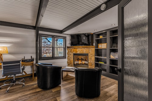 The Wells Hotel Cashiers