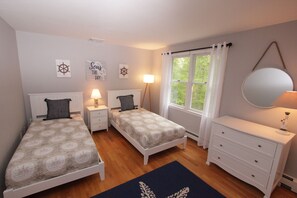 3 bedrooms, desk, iron/ironing board, free WiFi