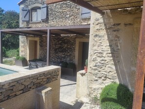 Outdoor dining - Gite in renovated Mas provençal with private pool (Vers-Pont-du-Gard)
