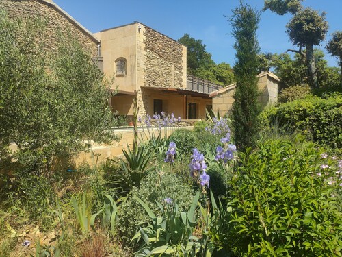 Gite in renovated Mas provençal with private pool