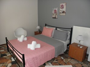 2 slaapkamers, een strijkplank/strijkijzer, wifi, beddengoed