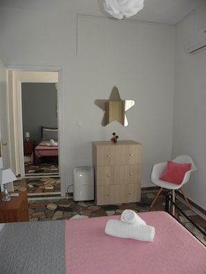 2 habitaciones, tabla de planchar con plancha, wifi y ropa de cama