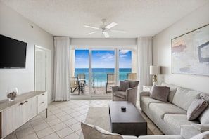 Televisión, reproductor de DVD y oficina 