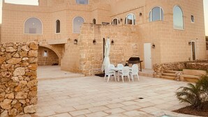 تناول الطعام بالخارج