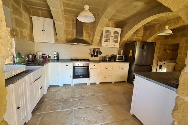 Kylskåp, mikrovågsugn, ugn och spishäll