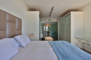 4 slaapkamers, een kluis op de kamer, een strijkplank/strijkijzer