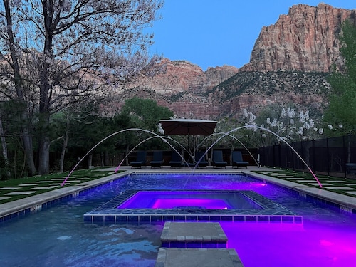 New Swimming pool! Private Family Home - Closest Villa to Zion National park!