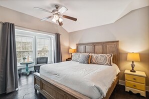 6 bedrooms, iron/ironing board, WiFi, bed sheets