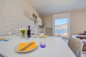 Appartamento, 2 camere da letto, 2 bagni | Pasti in camera