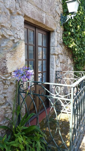 تفاصيل الفندق من الخارج