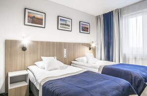 In-room safe, desk, laptop workspace, blackout curtains - Hotel Urbi (Gdansk)