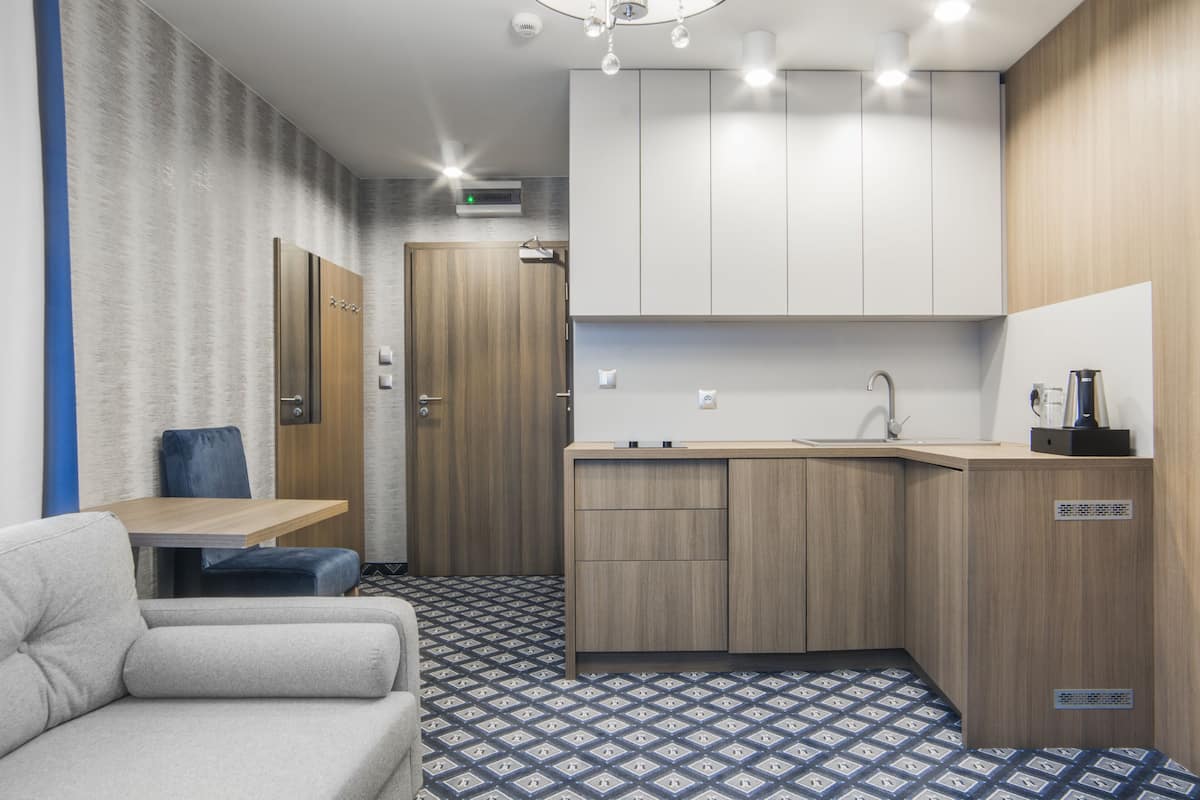 studio suite | living room | 32-inch lcd tv with cable channels, tv