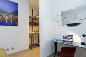 1 habitación, tabla de planchar con plancha, wifi y ropa de cama