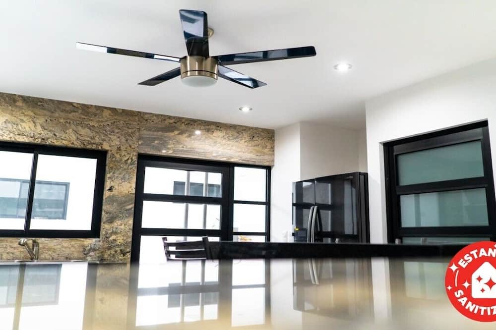 Econosuites Fundidora