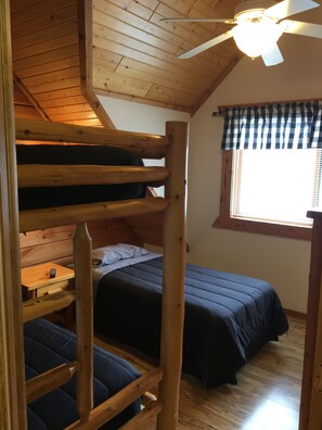 9 slaapkamers, een strijkplank/strijkijzer, wifi, beddengoed