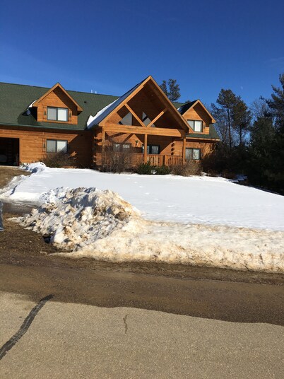 North Woods spacious cabin