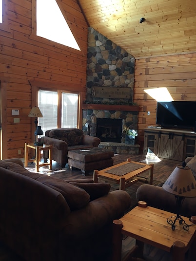 North Woods spacious cabin