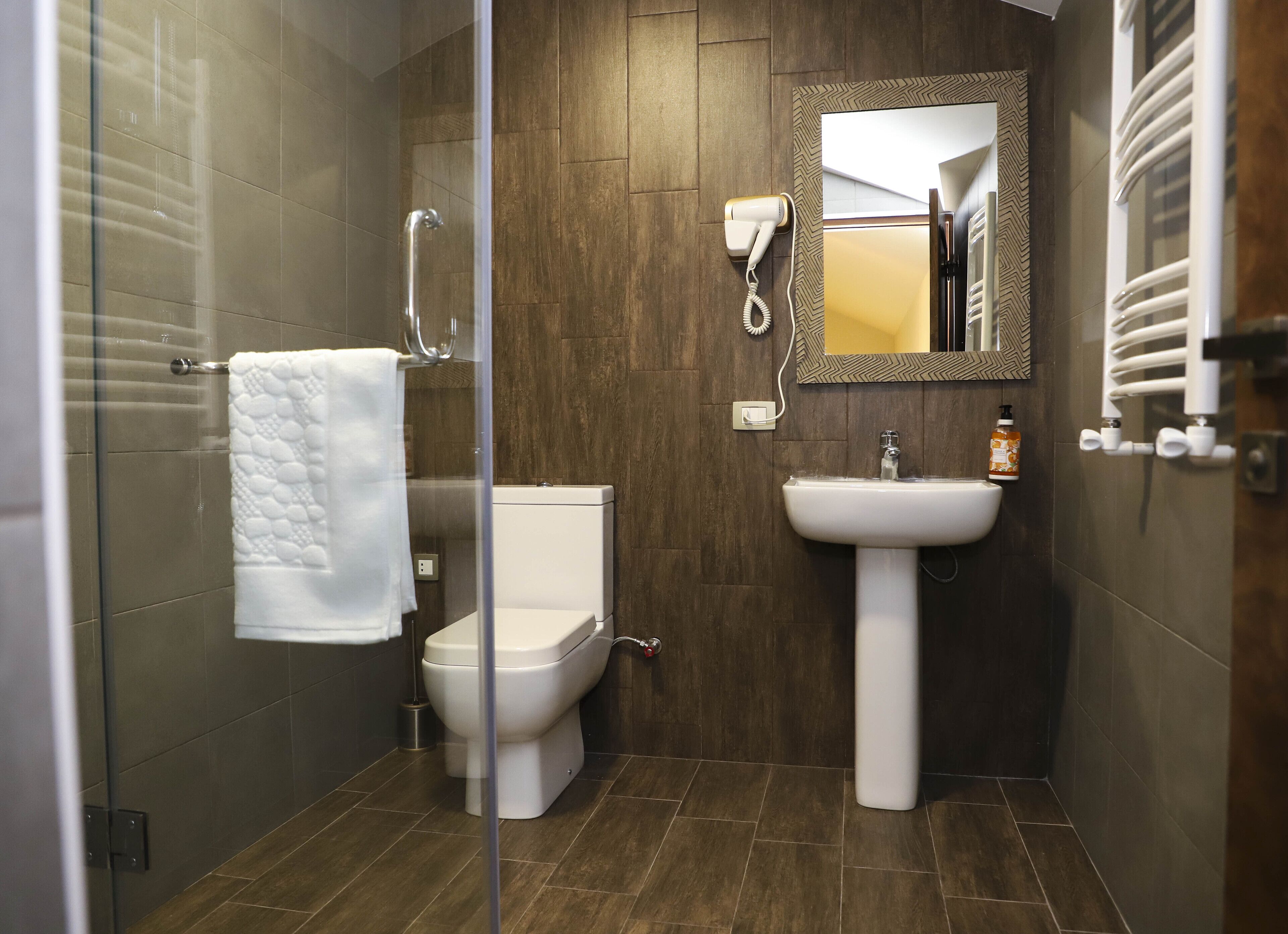 Hårtørrer, håndklæder, Sæbe, Shampoo