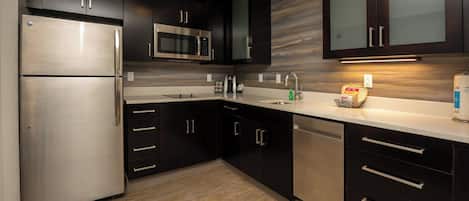 Estudio, 2 camas de matrimonio | Cocina privada | Frigorífico, microondas, placa de cocina y lavavajillas