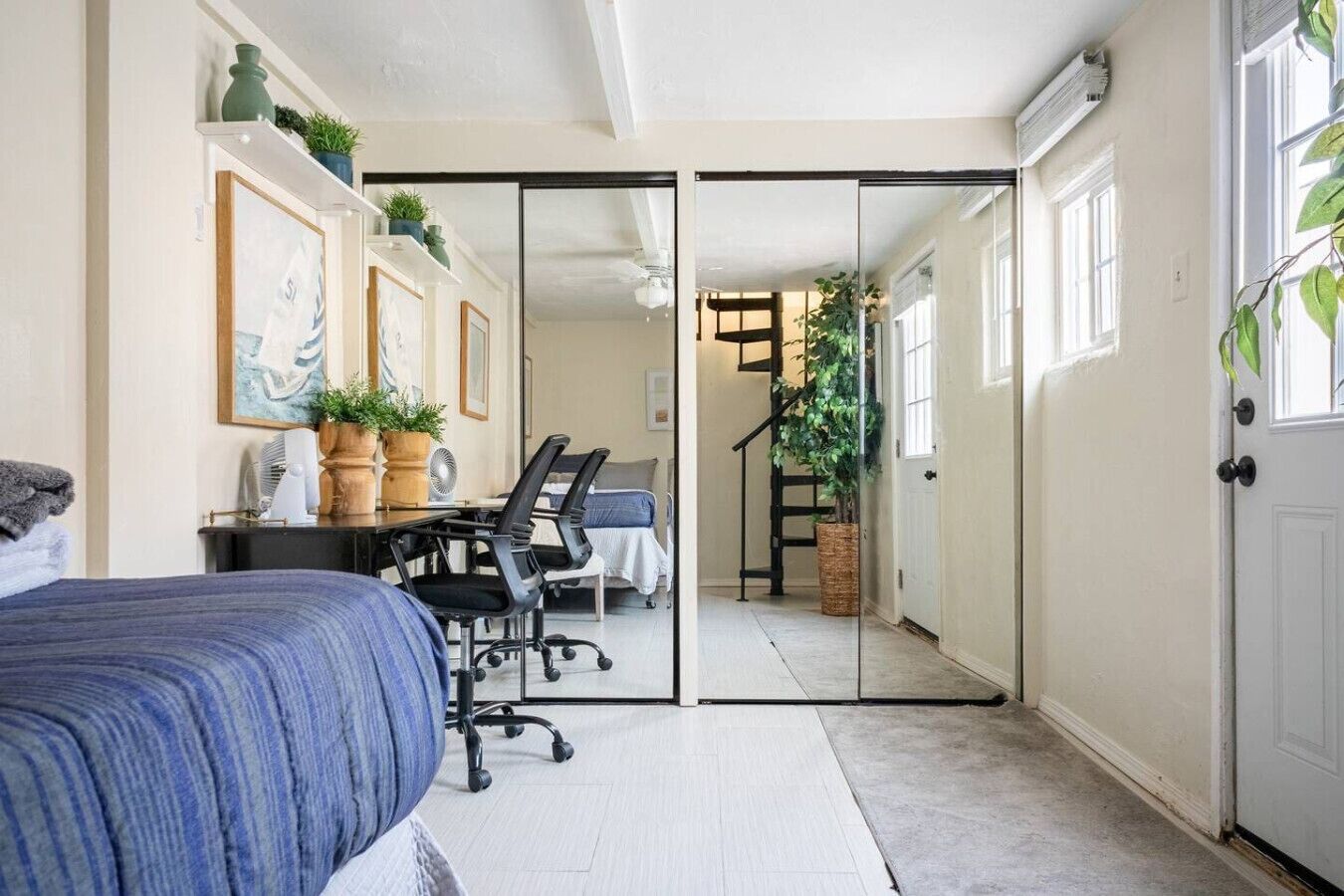 3 bedrooms, desk, iron/ironing board, travel crib