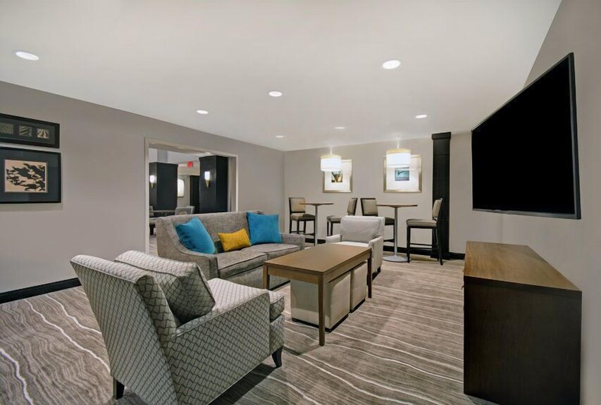 Suite Accesible Movilidad | Desayuno Buffet, Acceso A La Piscina Cubierta + Centro De Negocios Las 24 Horas - Rochester Hills, MI