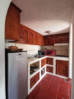 ثلاجة، ميكروويف، فرن، ماكينة لصنع القهوة/الشاي