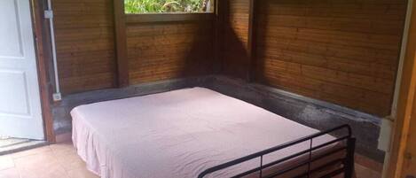 2 quartos, ferros/tábuas de passar roupa, Wi-Fi, roupa de cama