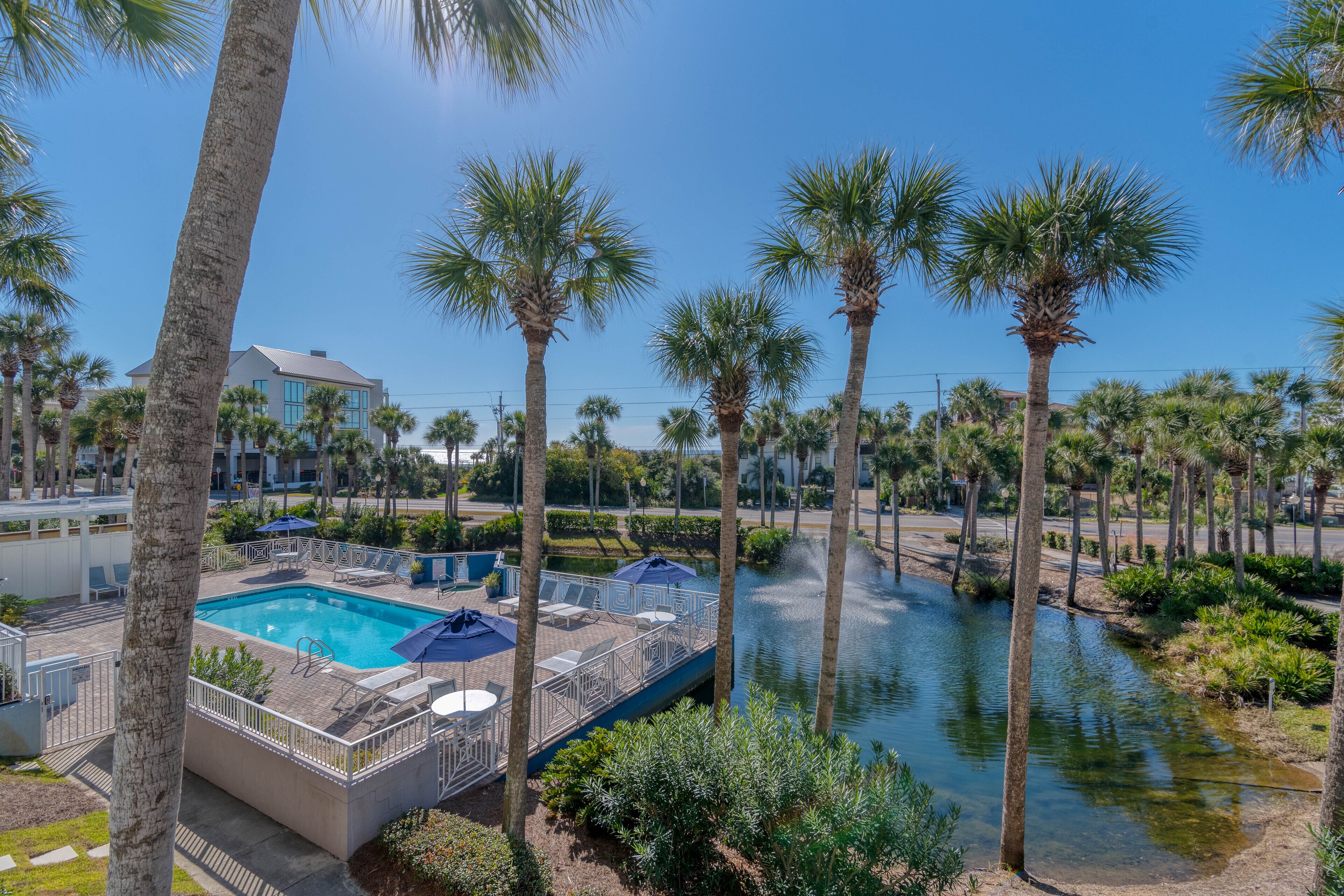 'Gulfview' 1bd/1.5 condo, Private Beach Access & Usage, steps to shops
