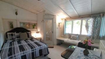 مأكولات ومشروبات مجانية في الميني بار وبديكورات فريدة لكل غرفة