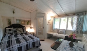 Deluxe Studio | Free minibar items, individually decorated, individually furnished, desk - Village Homestay (Kumphawapi)