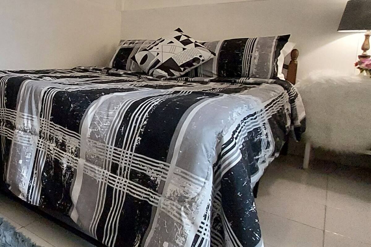 مأكولات ومشروبات مجانية في الميني بار ومكتب وواي فاي مجانًا