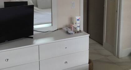 One bedroom apartment fully modern remodeled/fully furnished