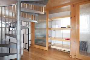 Interior - Lovely two bedroom loft style with parking and ocean views (Los Angeles)