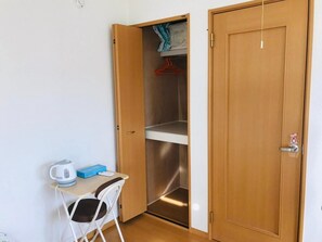 Economy Twin Room | Desk, laptop workspace, blackout drapes, iron/ironing board - Yamanobenomichi teku teku (Tenri)