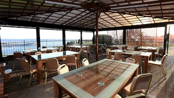 Daily buffet breakfast (EUR 9 per person)