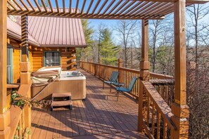 Outdoor spa tub - Hot Tub - Mill Creek Point - Red River Gorge KY (Pine Ridge)