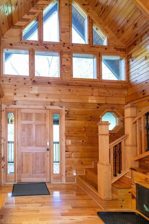 Interior - Hot Tub - Mill Creek Point - Red River Gorge KY (Pine Ridge)