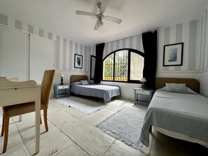 7 bedrooms, travel cot, Internet, bed sheets