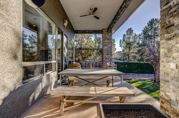 屋外ダイニングエリア