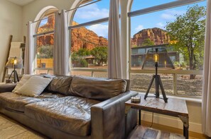Smart TV, books - Location, Recreation, Private Yard & Hot Tub-Views Chapel Rock! (Sedona)
