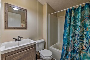 Towels - 13 Mi to Silver Springs: Pet Friendly Getaway! (Silver Springs)