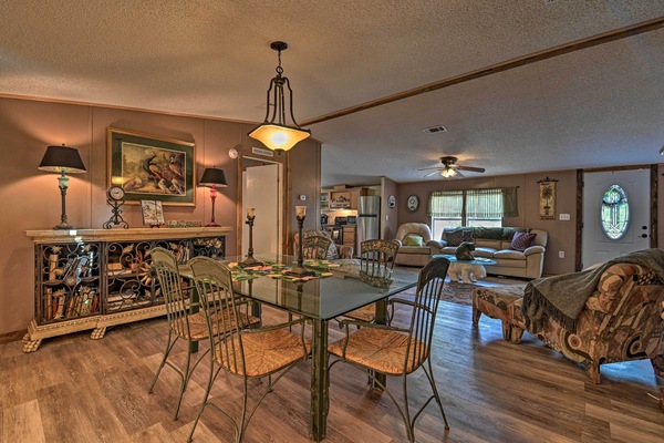 Silver Springs Vacation Rental | 4BR | 2BA | 1,800 Sq Ft | 5 Stairs to Access