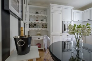 Réfrigérateur, four, plaque de cuisson, lave-vaisselle