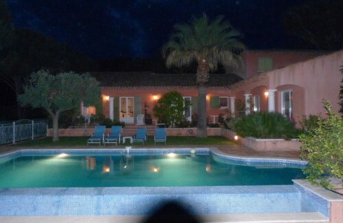 Charming Apt. in a villa ideally located in a pine woods near the sea