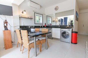 Refrigerador, microondas, horno y lavavajillas 