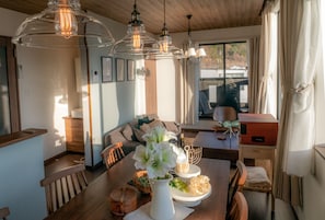 Villa, 3 habitaciones | Servicio de comidas en la habitación