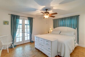 4 Schlafzimmer, Schreibtisch, Bügeleisen/Bügelbrett, Reisekinderbett
